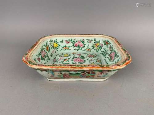 CHINE. Jardinière en porcelaine de Canton. 6 x 20 …