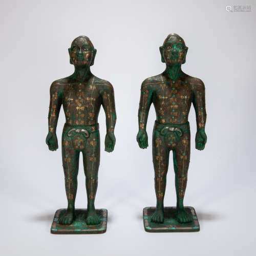 A PAIR OF CHINESE BRONZE FIGURES INLAID WITH GOLD