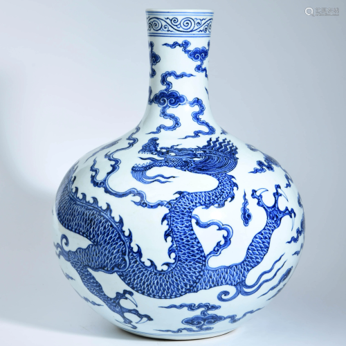 A BLUE AND WHITE DRAGON VASE