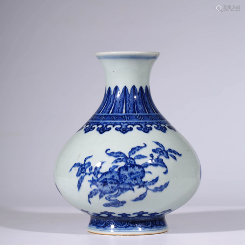 A BLUE AND WHITE PEACH VASE