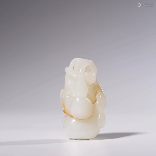 A WHITE JADE ORNAMENT