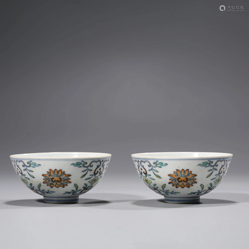 A PAIR OF DOUCAI BOWLS WITH THE MARK