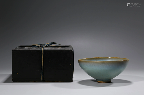 A JUNYAO BLUE-GLAZED BOWL