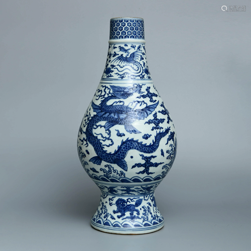 A BLUE AND WHITE DRAGON VASE