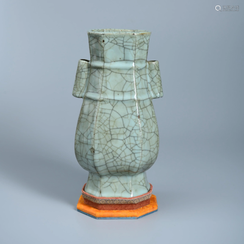 A GOVERNMENT PORCELAIN KILN VASE WITH STAND