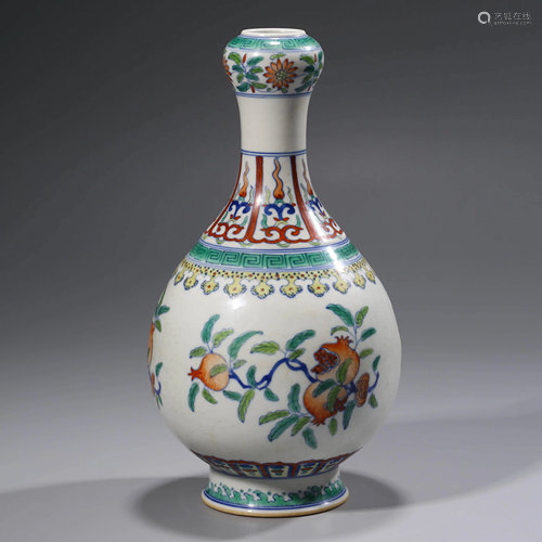 A DOUCAI GARLIC-MOUTH VASE WITH THE MARK 