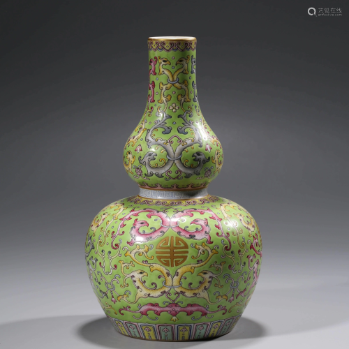 A FAMILLE ROSE DOUBLE-GOURD VASE WITH THE MARK 