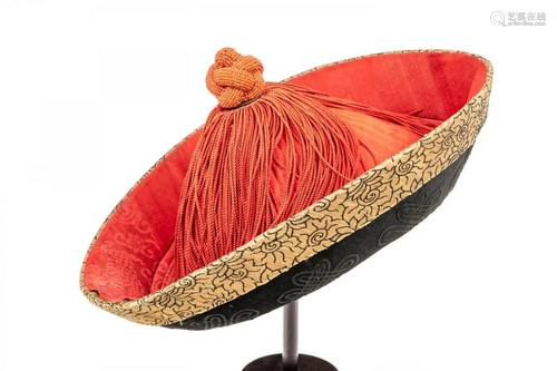 FINE CHINESE RED AND BLACK SILK HAT