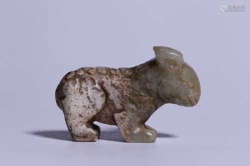 HETIAN JADE CARVED 'AUSPICIOUS ANIMAL' FIGURE