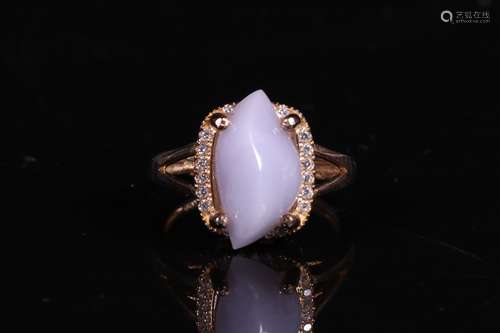 LAVENDER JADEITE INSET GOLD RING