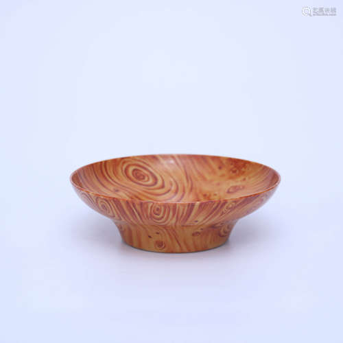 A WOOD GRAIN GLAZE PORCELAIN SAUCER