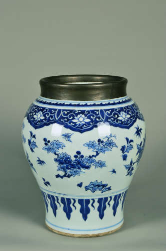 Chinese Blue And White Flower Pattern Jar