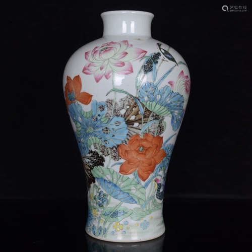 A FAMILLE ROSE FLOWER&BIRD PATTERN PORCELAIN PLUM BOTTLE