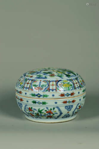 Chinese Mid Qing Dynasty Verte Rose Porcelain Flower Pattern Cover Box