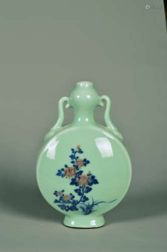 Chinese Qing Dynasty Qianlong Period Glazed Flower Pattern Porcelain Bottle