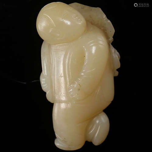 A JADE CARVED ‘BOY HOLDING A LOTUS’ ORNAMENT