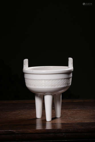 WHITE GLAZED AND CARVED TRIPOD CENSER WITH HANDLES