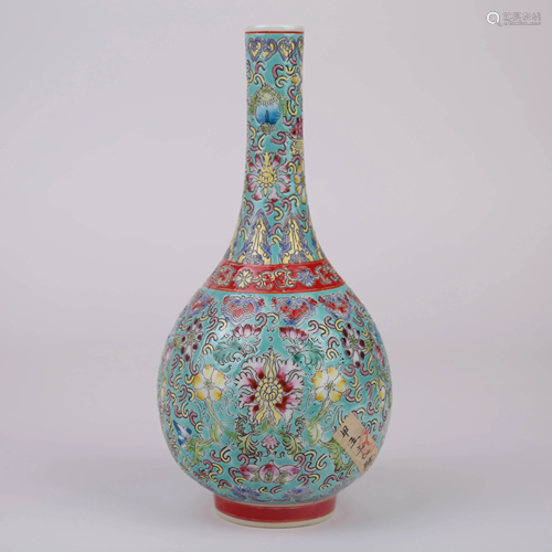 Qianlong famille rose long neck vase