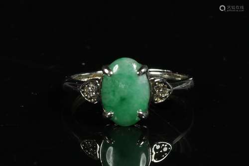 JADEITE INSET WHITE GOLD RING