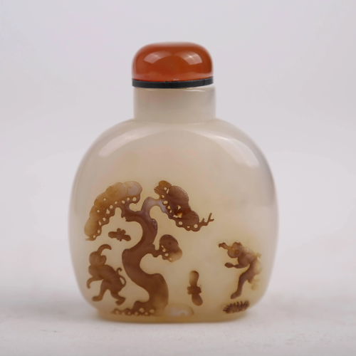 19th century agate snuff bottle with lid