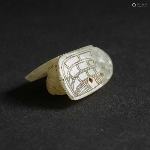 A WHITE JADE CARVED CICADA ORNAMENT