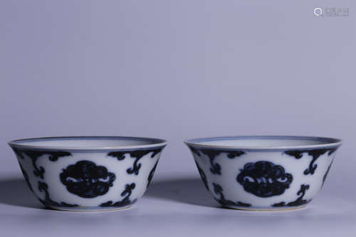 PAIR OF BLUE AND WHITE 'RUYI' CUPS