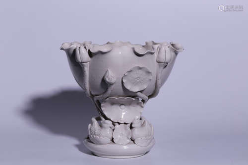 WHITE GLAZED AND CARVED 'POND SCENERY' STEM CUP