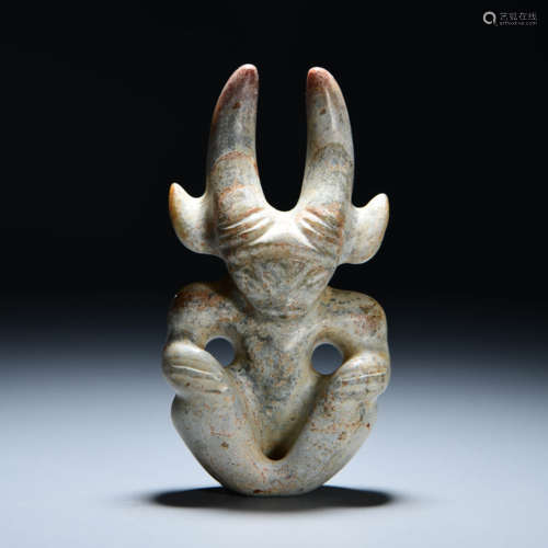 A JADE CARVED BEAST ORNAMENT