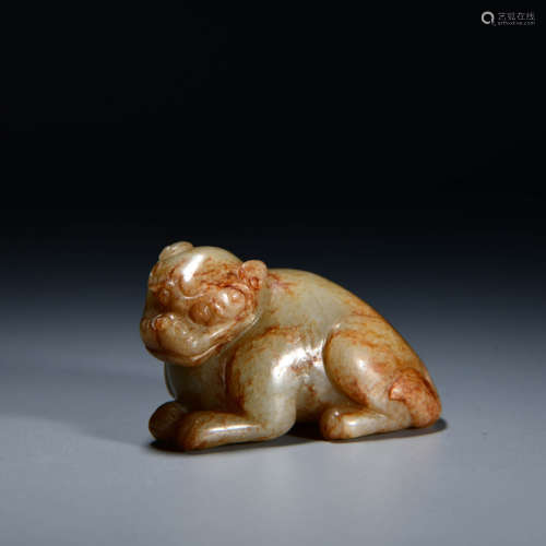 A JADE CARVED BEAST ORNAMENT