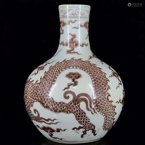 AN UNDERGLAZED RED DRAGON PATTERN PORCELAIN VASE