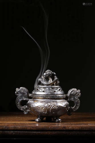 NATURAL CRYSTAL CARVED 'TAOTIE' TRIPOD CENSER WITH HANDLES AND LID