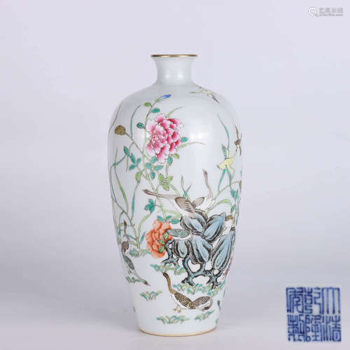 A FAMILLE ROSE FLOWER&BIRD PATTERN PORCELAIN PLUM BOTTLE