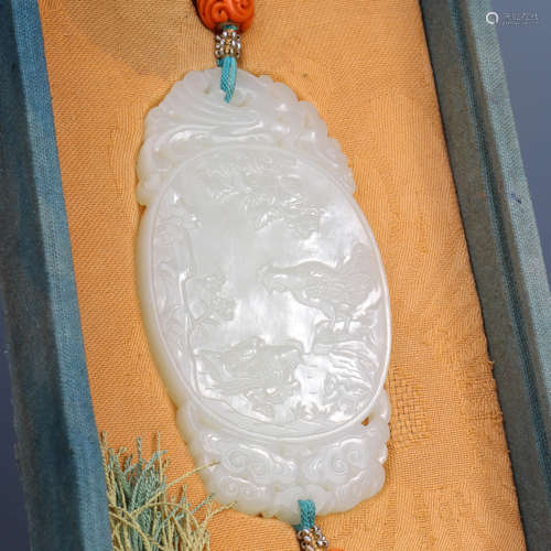 A HETIAN JADE CARVED ROOSTER PENDANT