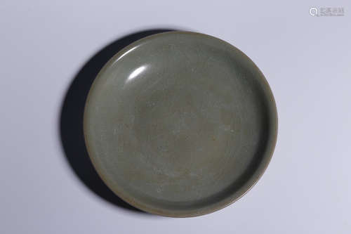 LONGQUAN WARE 'DRAGON' DISH WITH CRACKLE PATTERNS