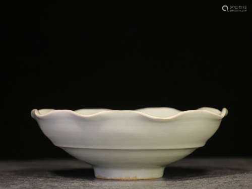 LONGQUAN WARE FLORIFORM CONICAL 'TURTLE' BOWL