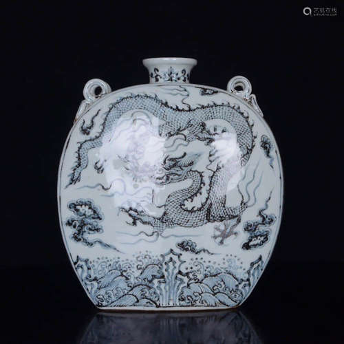 A BLUE AND WHITE DRAGON PATTERN PORCELAIN OBLATE VASE