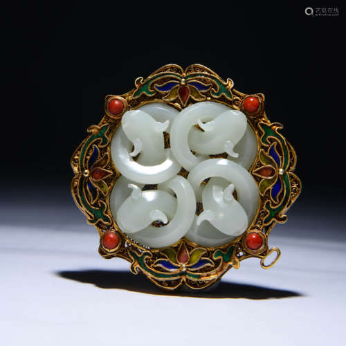 A CHI DRAGON PATTERN GILD JADE PENDANT