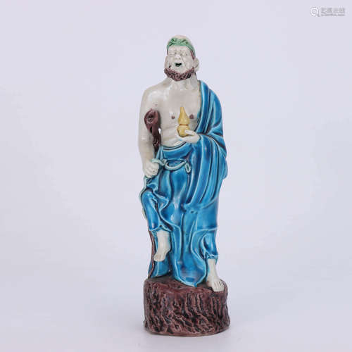 A PEACOCK GLAZE PORCELAIN ARHAT STATUE