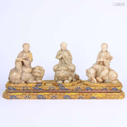 A SHOUSHAN STONE CARVED FIGURES STATUE ORNAMENT