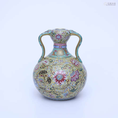 A FAMILLE ROSE GILD FLORAL PORCELAIN DOUBLE EARS VASE