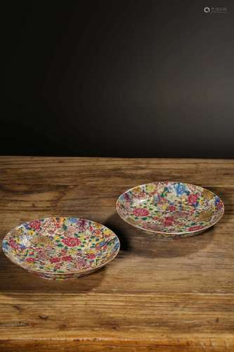 PAIR OF FAMILLE ROSE 'FLOWERS BLOSSOM' DISHES