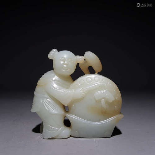 A HETIAN JADE CARVED ‘BOY PLAY THE DRUM’ ORNAMENT