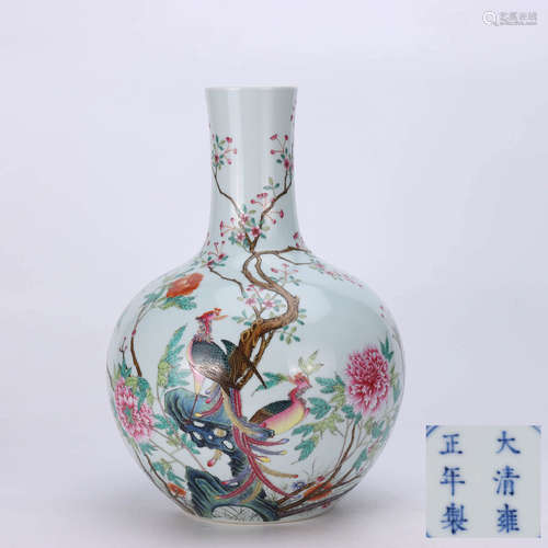 A FAMILLE ROSE FLOWER&PHOENIX PATTERN PORCELAIN VASE