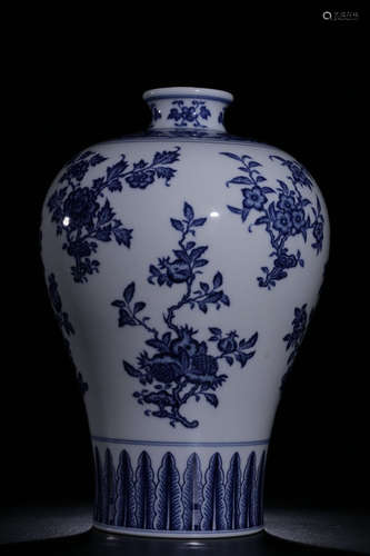 BLUE AND WHITE 'FLOWERS AND FRUITS' VASE, MEIPING