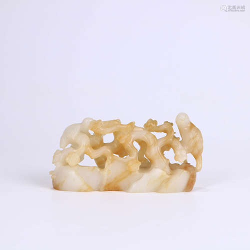 A HETIAN JADE CARVED ORNAMENT