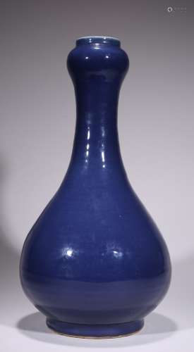 明 霁蓝釉蒜头瓶