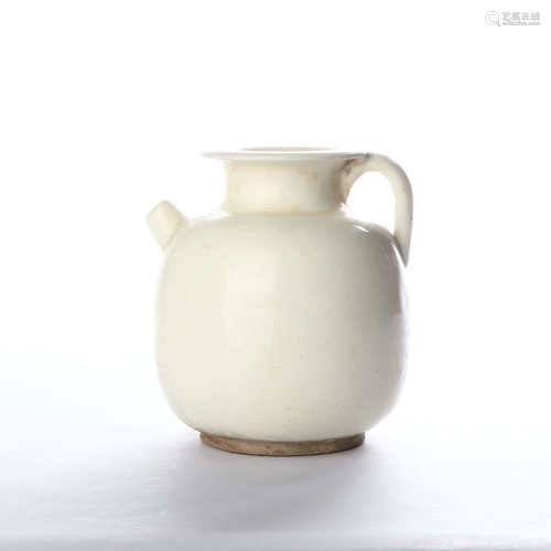 Water injection of white glaze in Gongyi kiln of Tang Dynasty