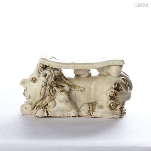 Beiqi porcelain lion pillow