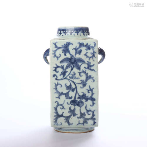 Double ear square vase with blue and white flower pattern in early Qing Dynasty