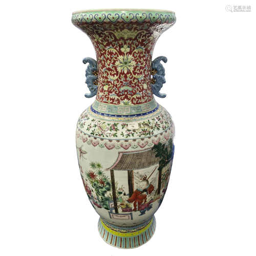 Large vases with colorful figures and flowers in the middle of Qing Dynasty